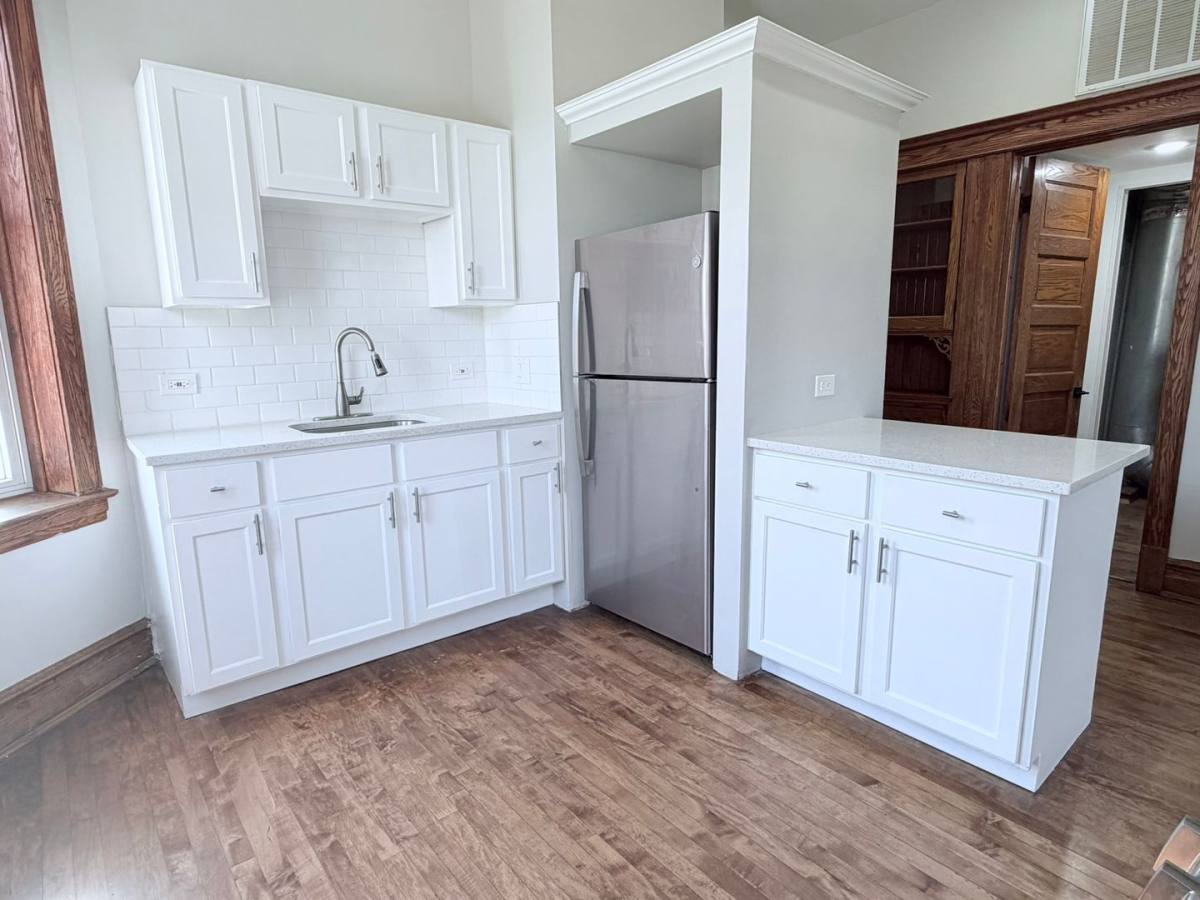 Apartment for rent at 2615 S Lawndale, Chicago, IL 60623