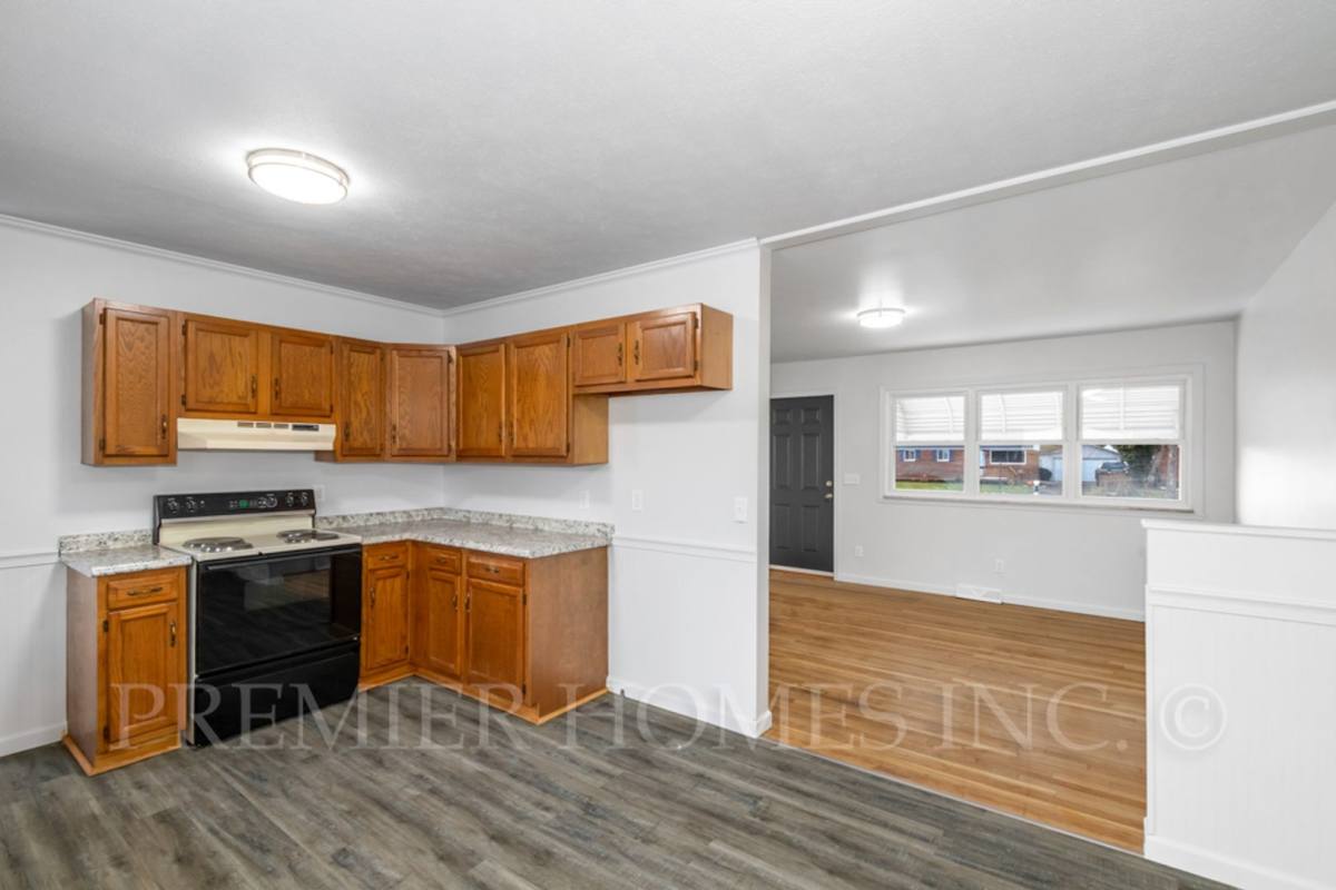 Apartment for rent at 3812 Root Ave NE, Canton, OH 44705