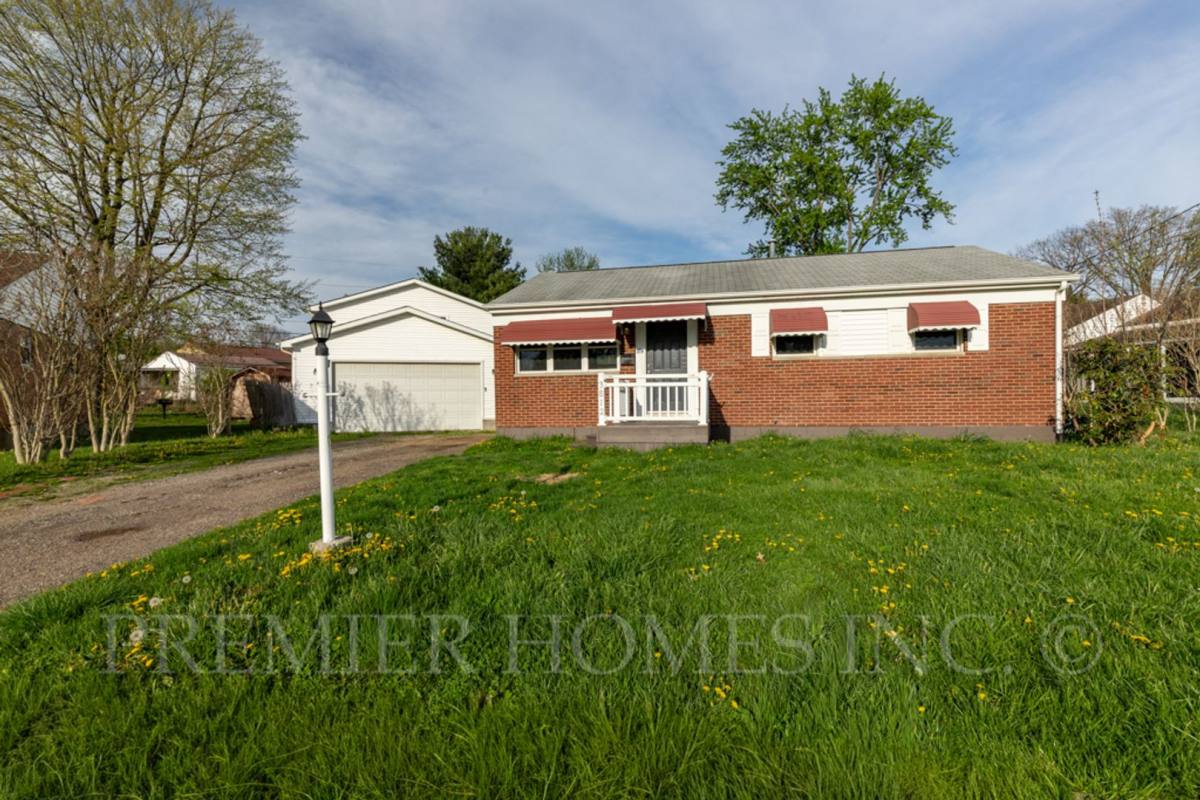 Apartment for rent at 3812 Root Ave NE, Canton, OH 44705