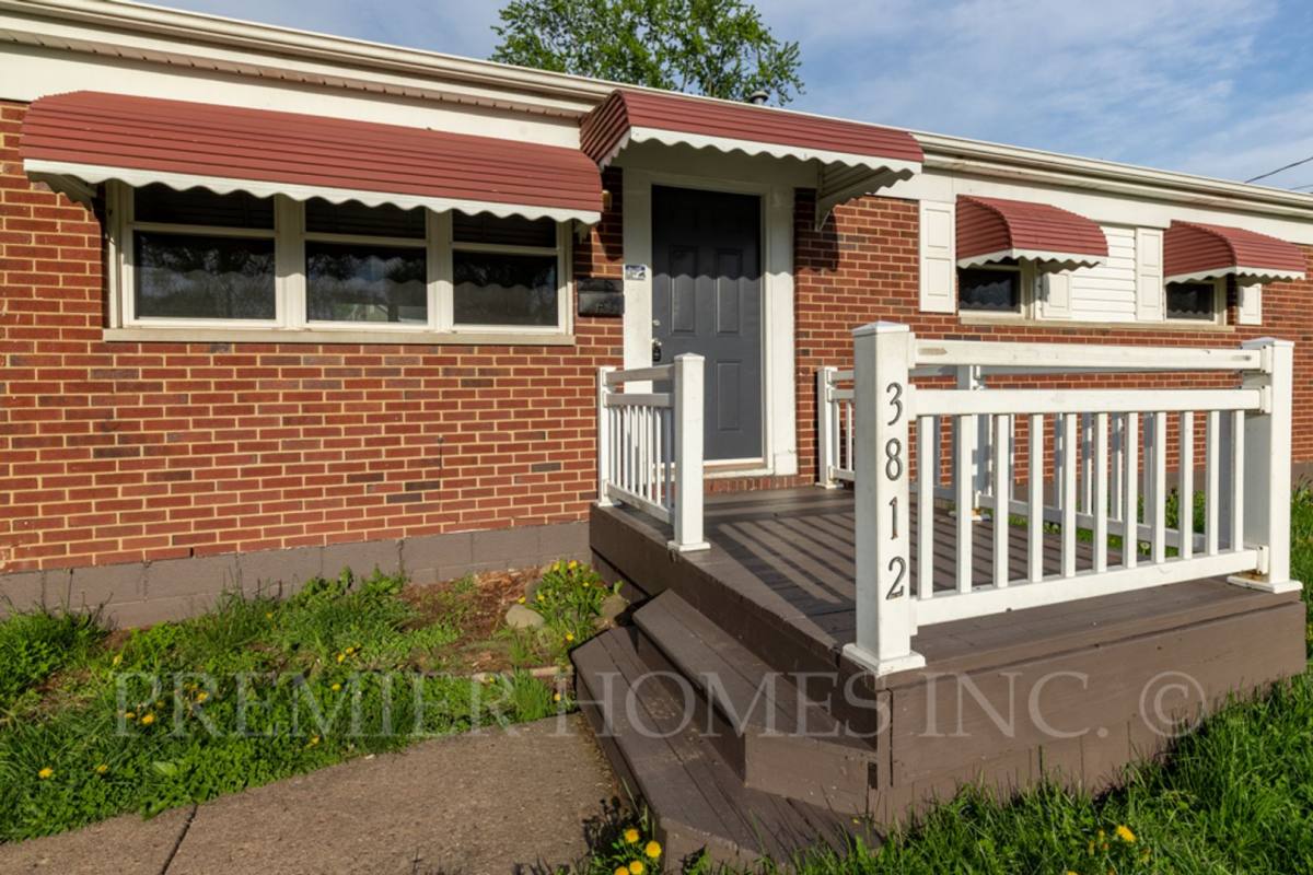 Apartment for rent at 3812 Root Ave NE, Canton, OH 44705