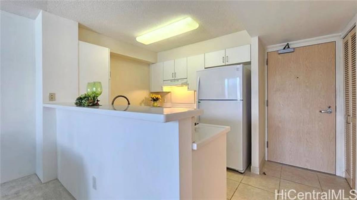 Apartment for rent at 1448 Young St, Honolulu, HI 96814