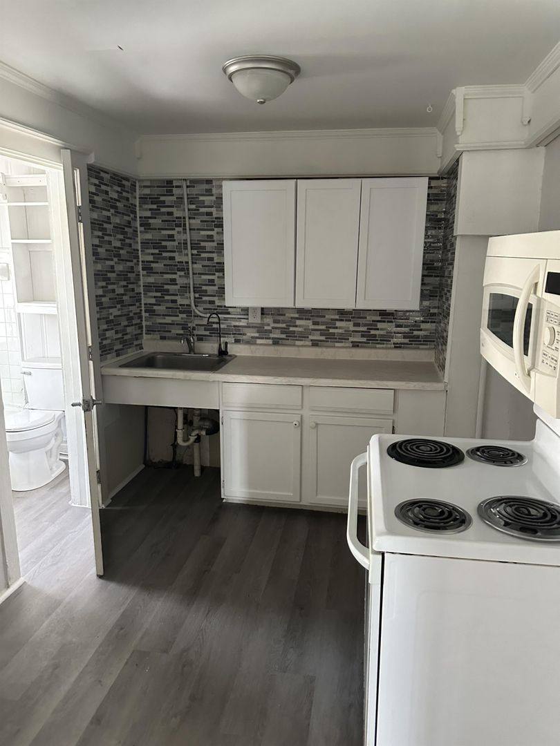 Apartment for rent at 412 N William St, South Bend, IN 46601