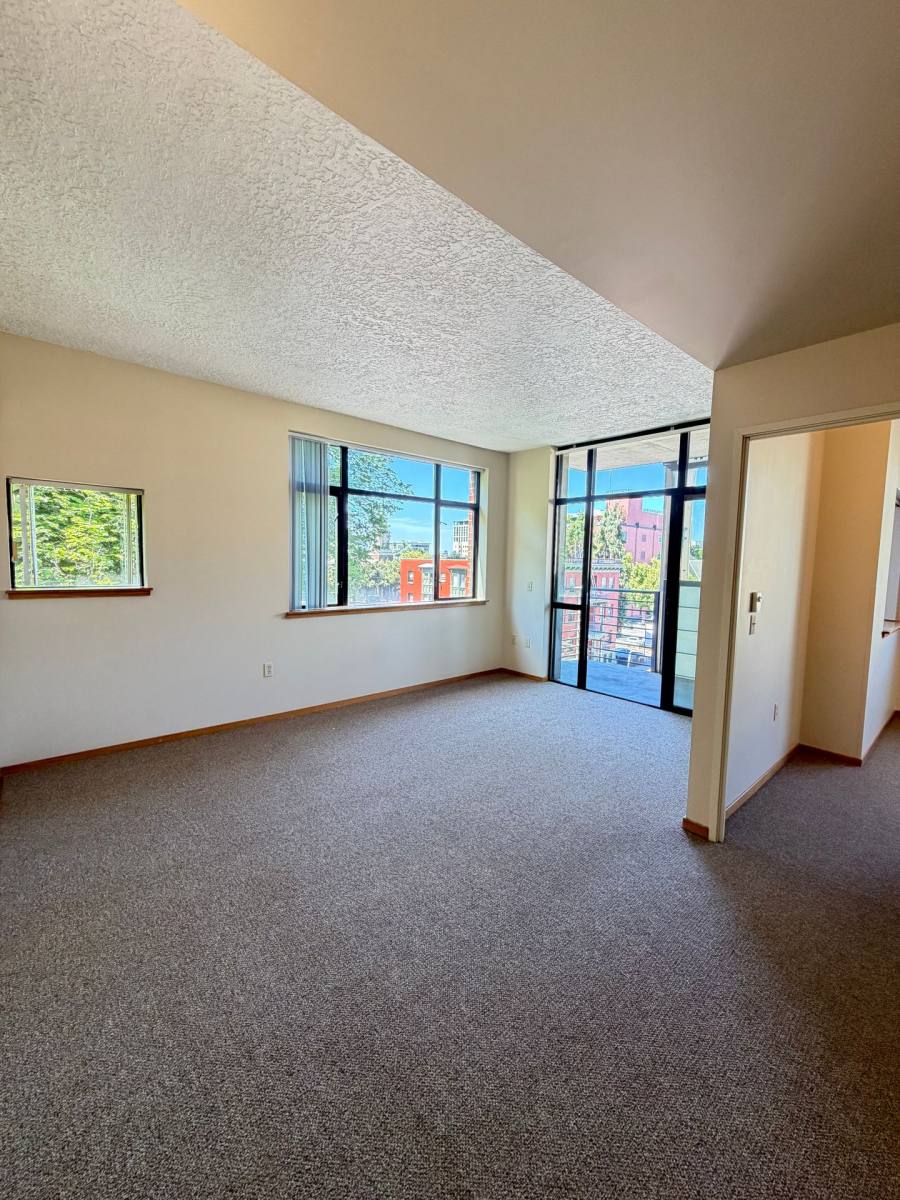 Apartment for rent at 1024 SW Main St, Portland, OR 97205