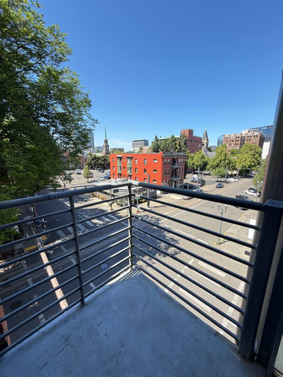 Apartment for rent at 1024 SW Main St, Portland, OR 97205