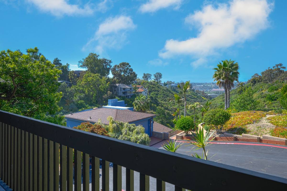 Townhouse for rent at 4052 1 2 Brant St, San Diego, CA 92103