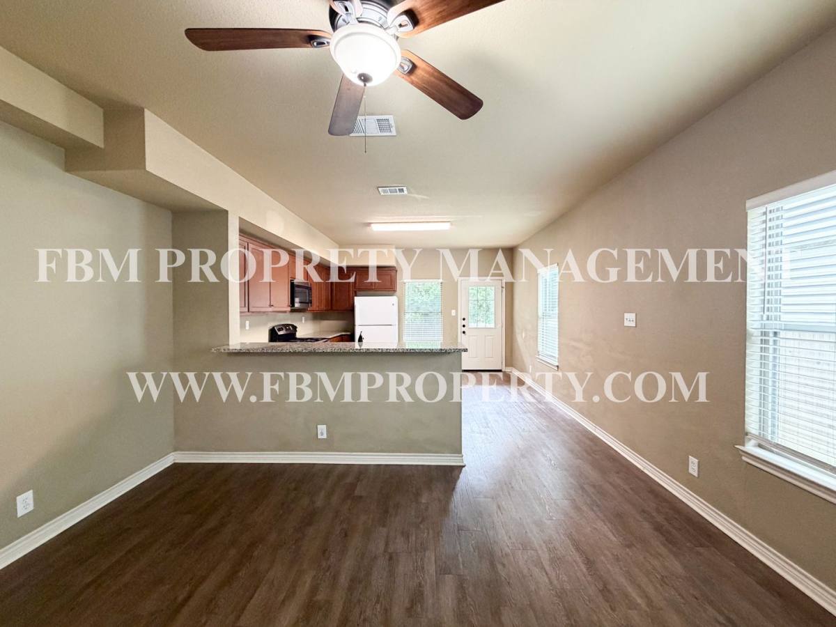 Townhouse for rent at 472 Pecan Hollow St, Ennis, TX 75119