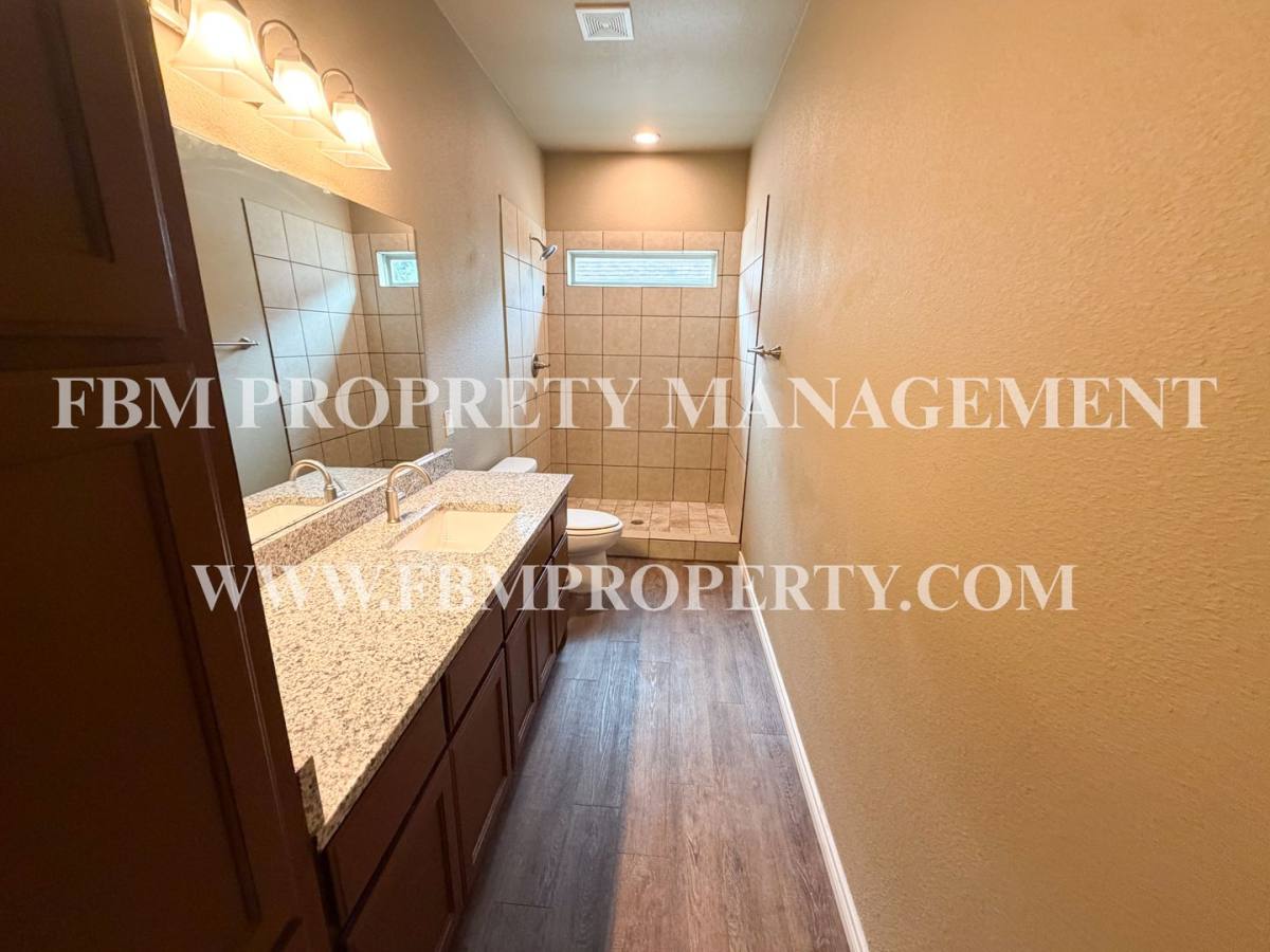 Townhouse for rent at 472 Pecan Hollow St, Ennis, TX 75119