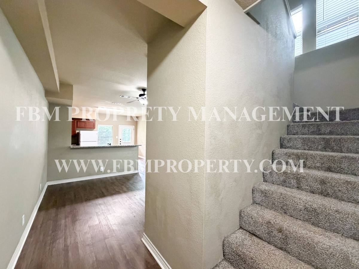 Townhouse for rent at 472 Pecan Hollow St, Ennis, TX 75119