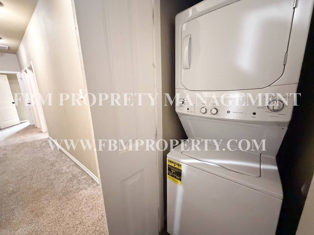 Townhouse for rent at 472 Pecan Hollow St, Ennis, TX 75119