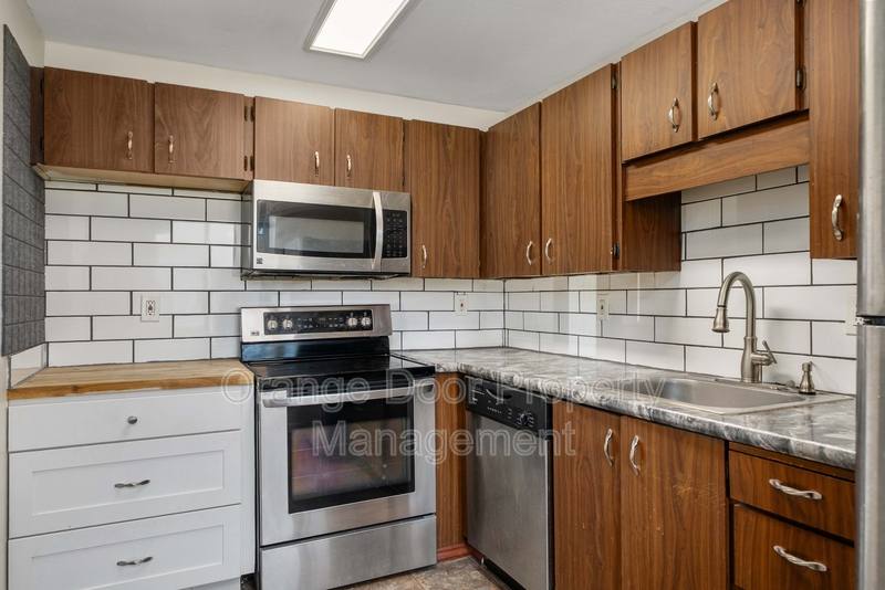 Apartment for rent at 12311 112th Ave Court E #3, Puyallup, WA 98374
