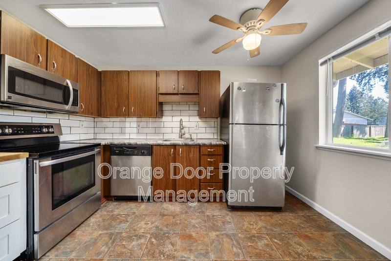 Apartment for rent at 12311 112th Ave Court E #3, Puyallup, WA 98374