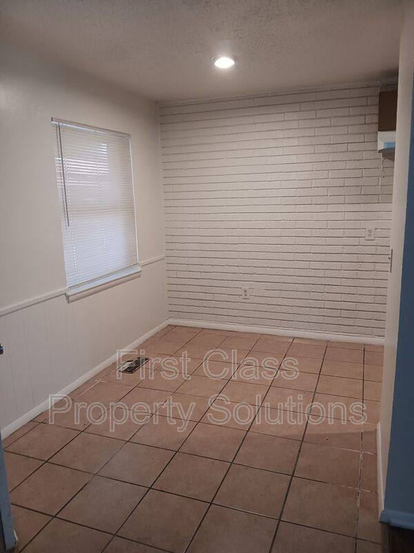 Apartment for rent at 1731 NW 32nd St #11, Oklahoma City, OK 73118