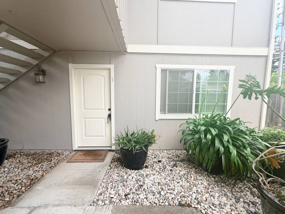 Apartment for rent at 92 Hendley St, Santa Rosa, CA 95404