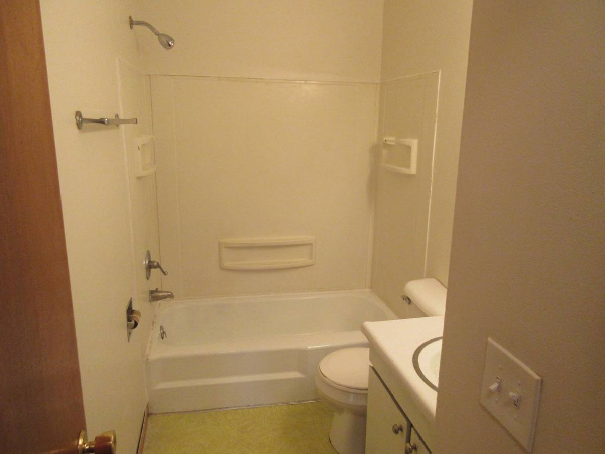 Apartment for rent at 204-206 N Grant Ave, Janesville, WI 53548