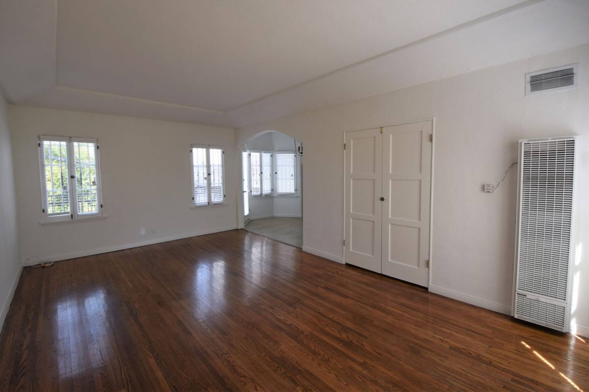 Apartment for rent at 1415 S Sierra Bonita Ave, Los Angeles, CA 90019