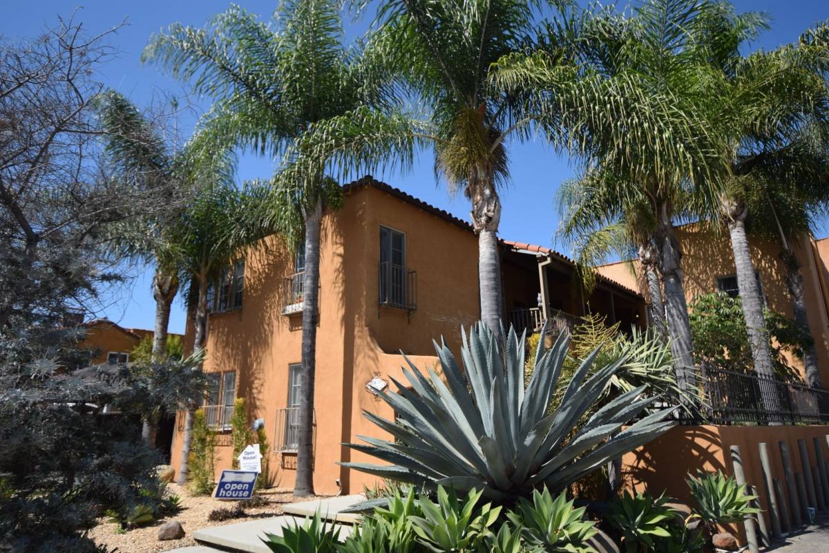 Apartment for rent at 1415 S Sierra Bonita Ave, Los Angeles, CA 90019
