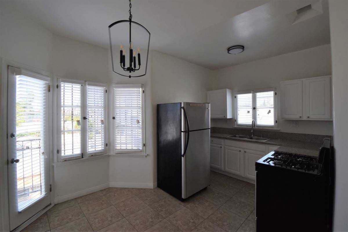 Apartment for rent at 1415 S Sierra Bonita Ave, Los Angeles, CA 90019