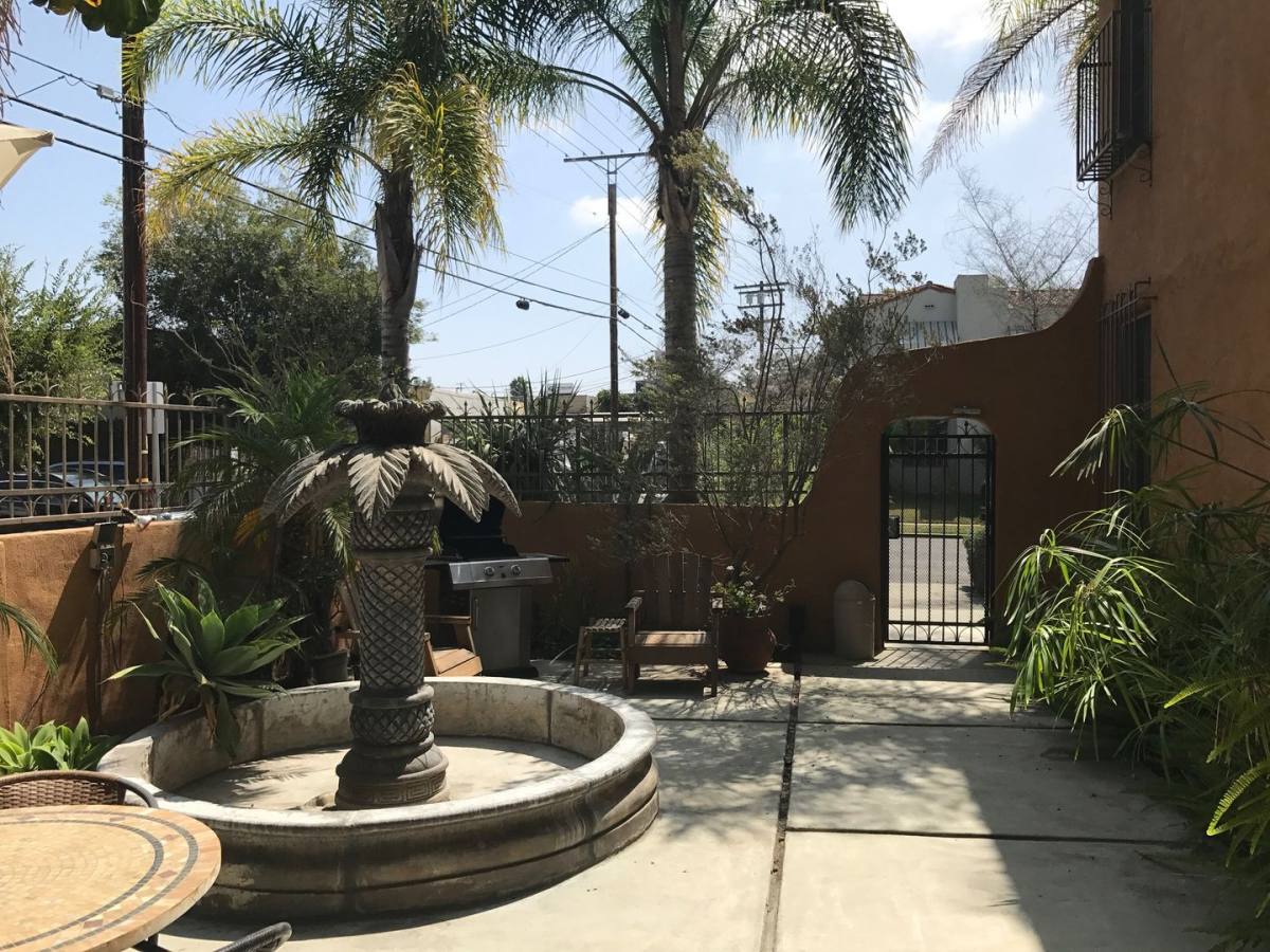 Apartment for rent at 1415 S Sierra Bonita Ave, Los Angeles, CA 90019