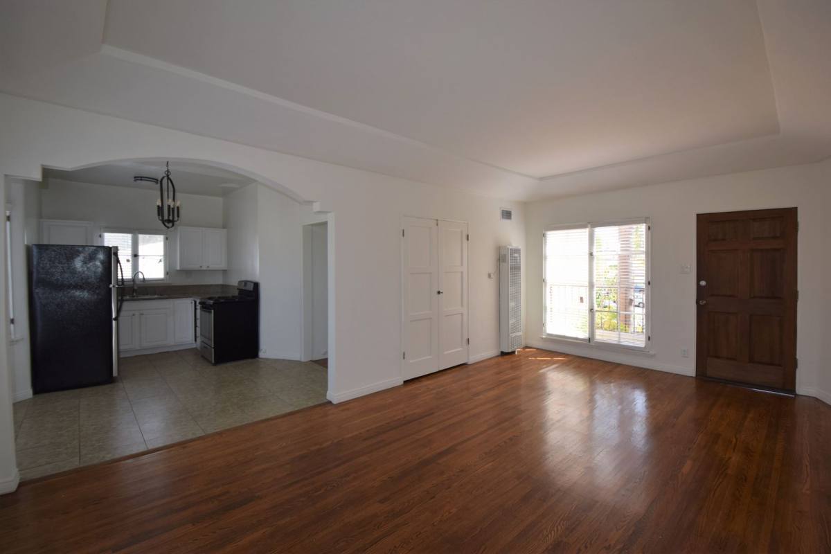 Apartment for rent at 1415 S Sierra Bonita Ave, Los Angeles, CA 90019