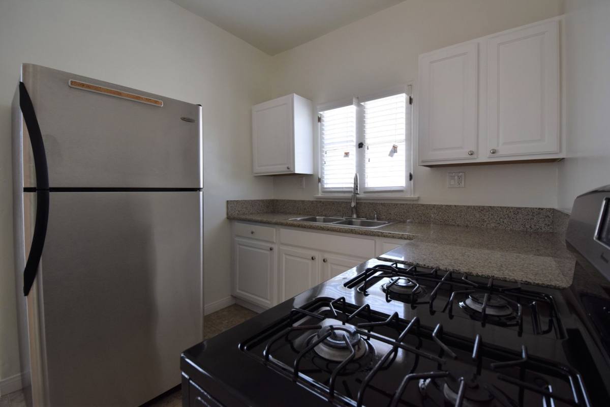 Apartment for rent at 1415 S Sierra Bonita Ave, Los Angeles, CA 90019
