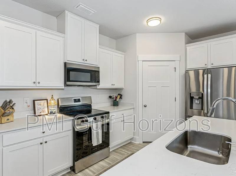 House for rent at 3087 Silver Maple Dr, Cantonment, FL 32533