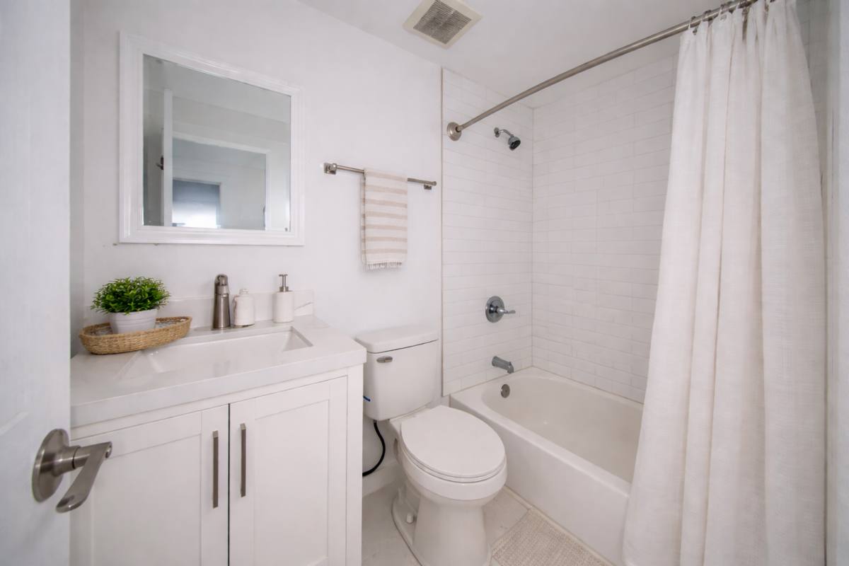Apartment for rent at 12914 Doty Ave, Hawthorne, CA 90250