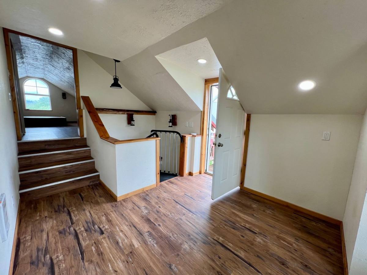 House for rent at 52471 Reedsford Rd, Myrtle Point, OR 97458