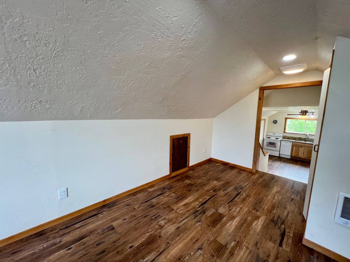 House for rent at 52471 Reedsford Rd, Myrtle Point, OR 97458