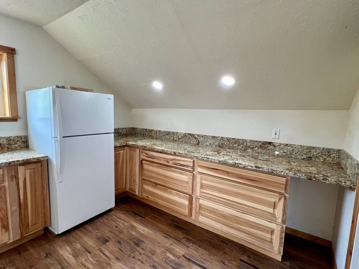House for rent at 52471 Reedsford Rd, Myrtle Point, OR 97458