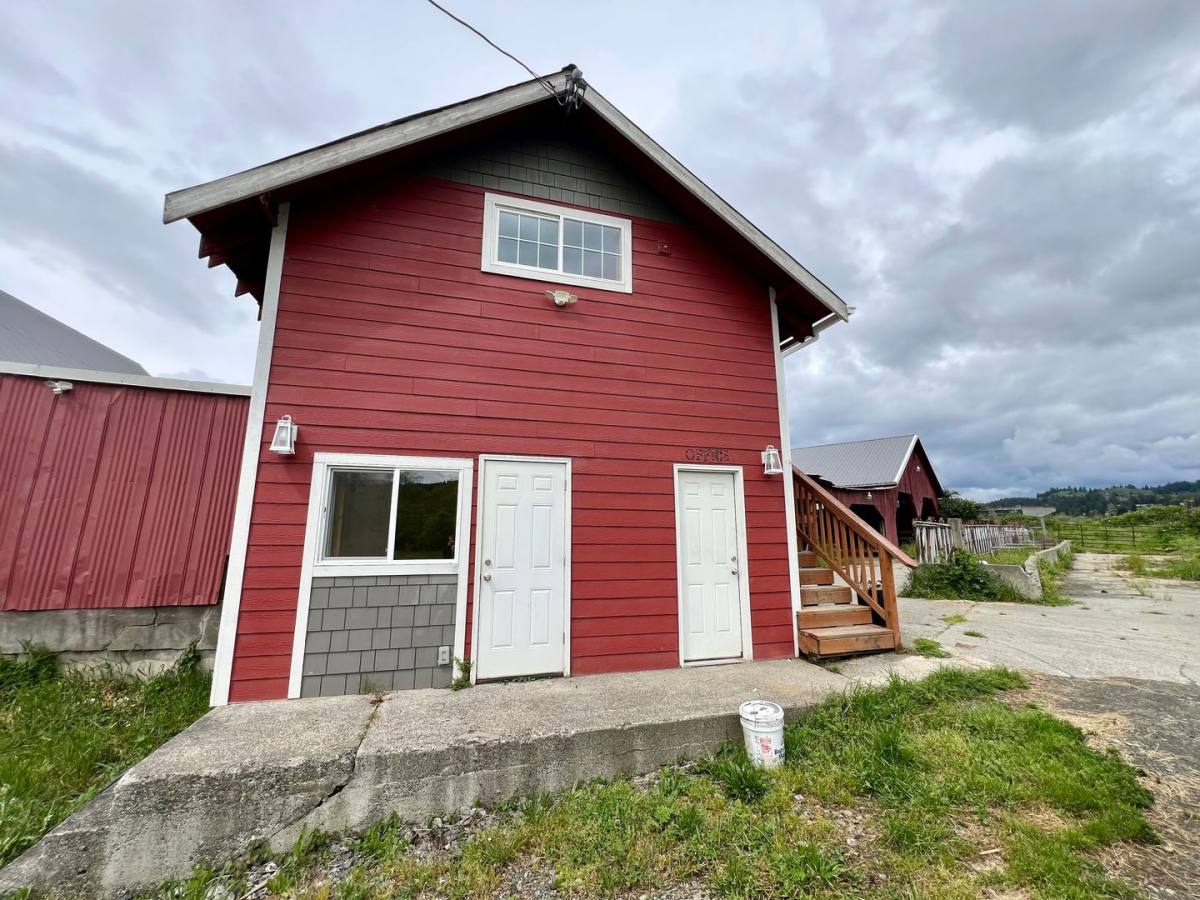 House for rent at 52471 Reedsford Rd, Myrtle Point, OR 97458