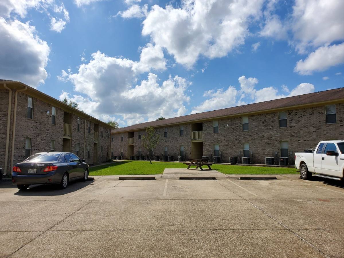 Apartment for rent at 7071 S Bilbo Rd, Orange, TX 77632