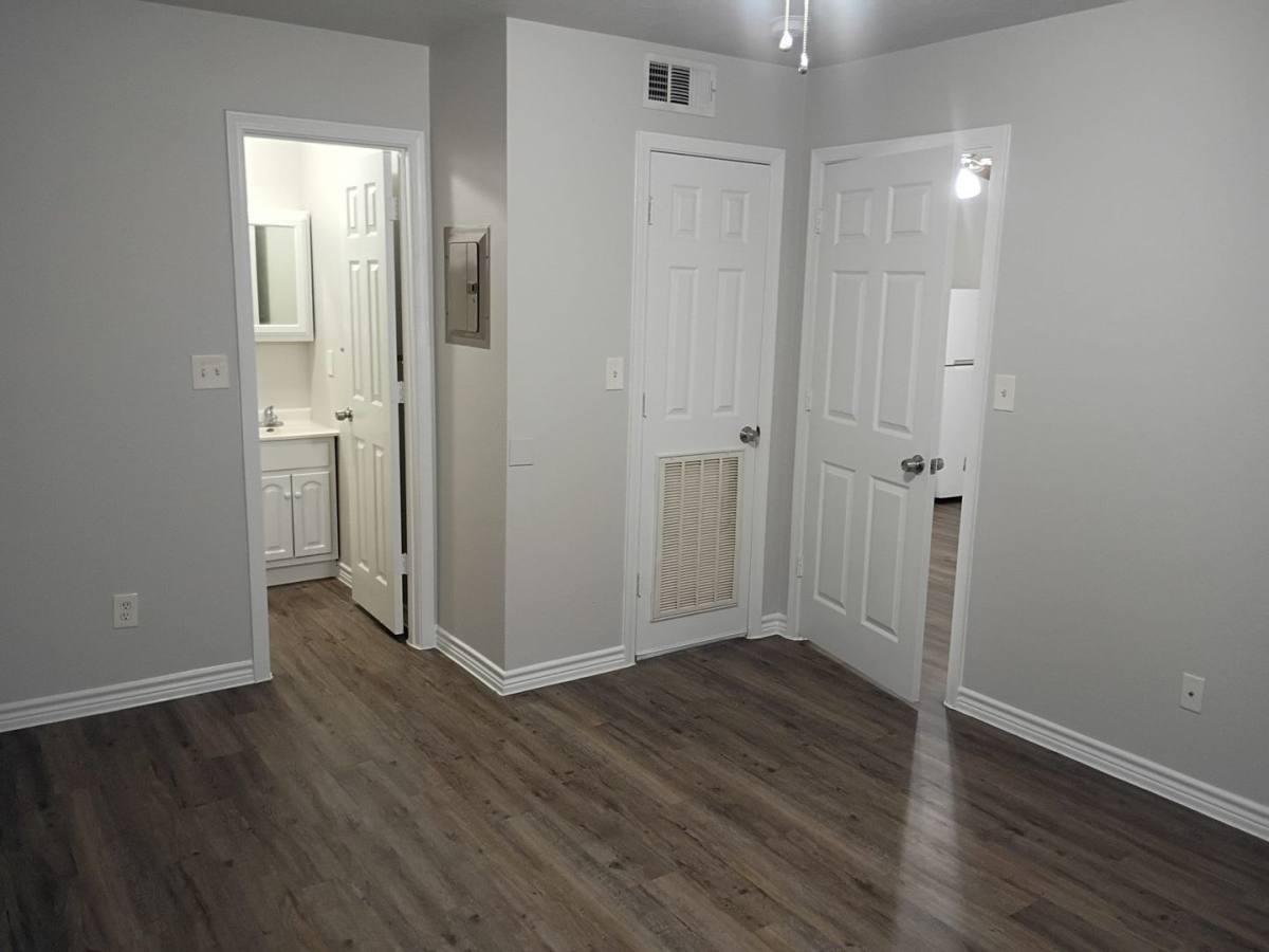 Apartment for rent at 7071 S Bilbo Rd, Orange, TX 77632
