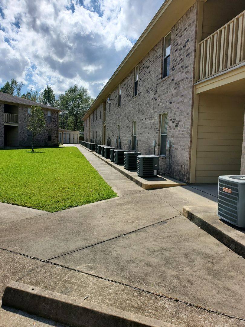 Apartment for rent at 7071 S Bilbo Rd, Orange, TX 77632