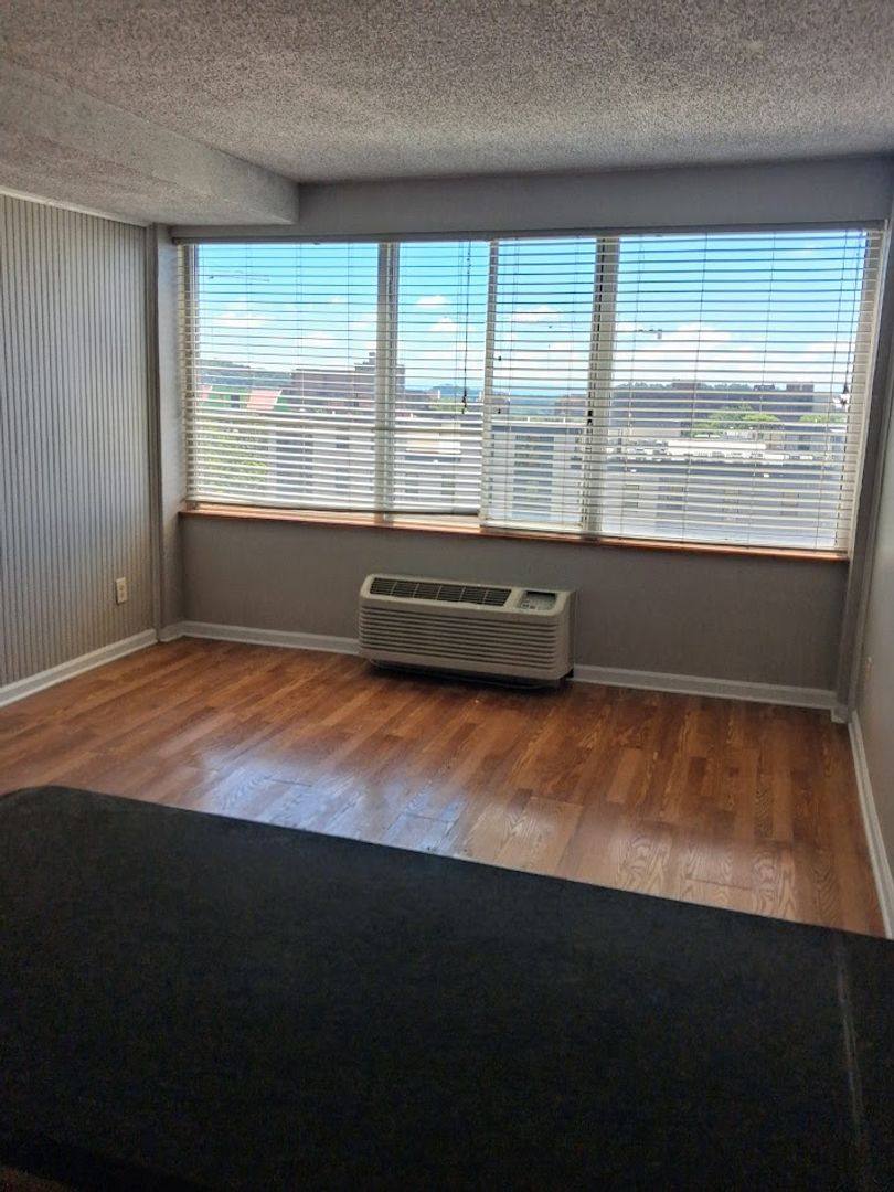 Apartment for rent at 1700 Clinch Ave, Knoxville, TN 37916