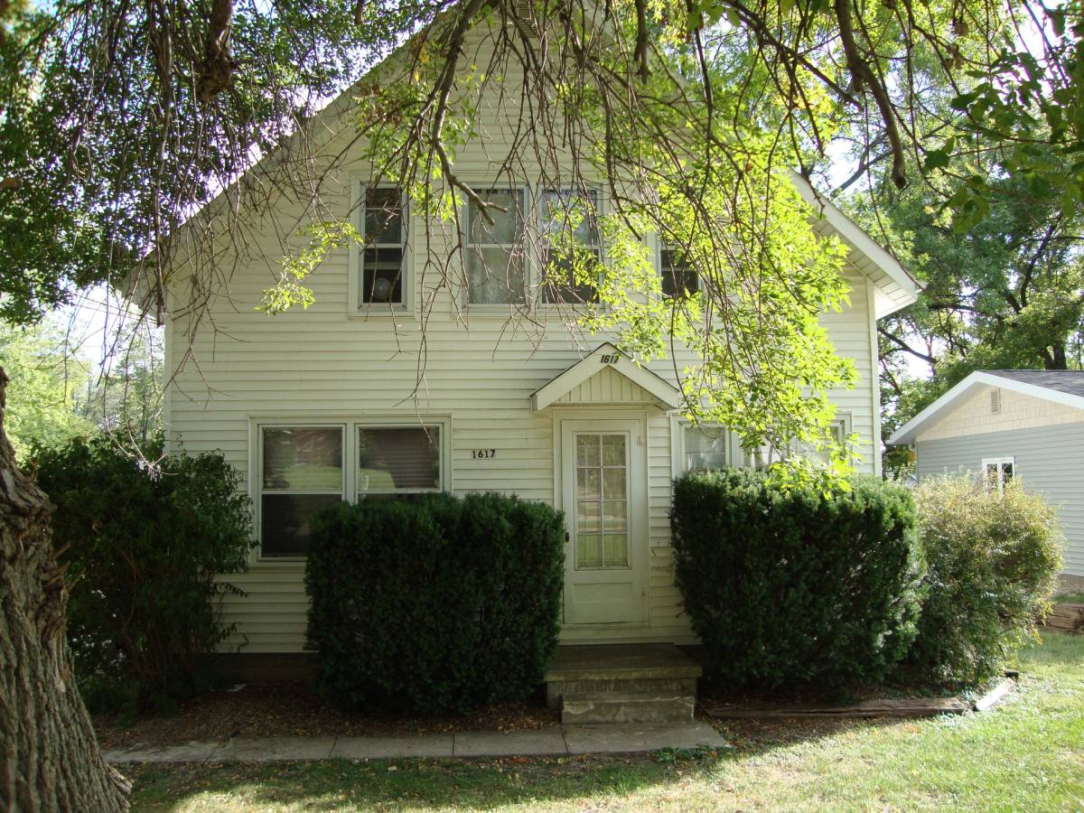 Apartment for rent at 1617-1619 Rainbow, Cedar Falls, IA 50613