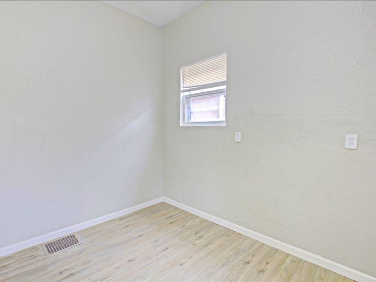 House for rent at 6730 Vermont Ave, Saint Louis, MO 63111