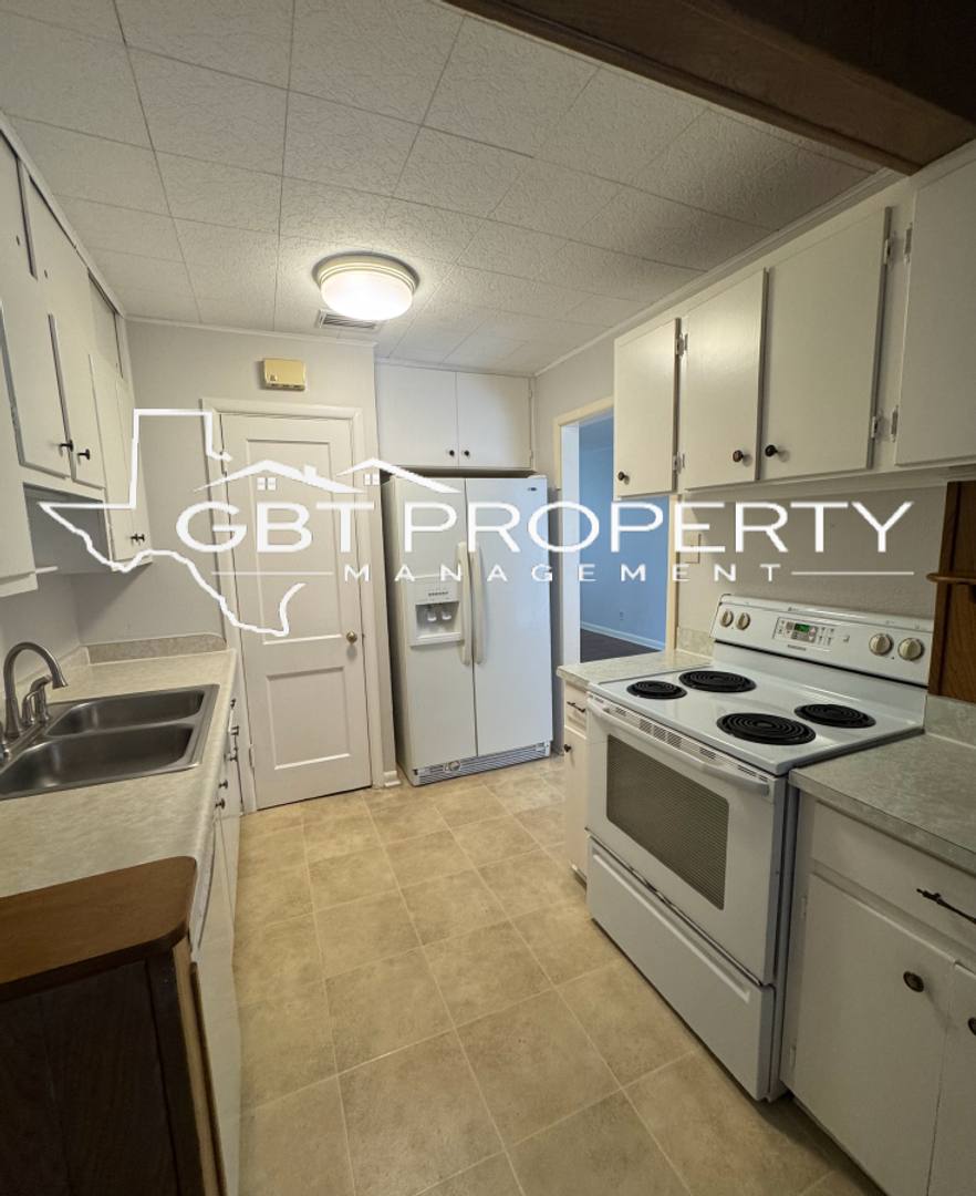House for rent at 10632 Aledo Dr, Dallas, TX 75228