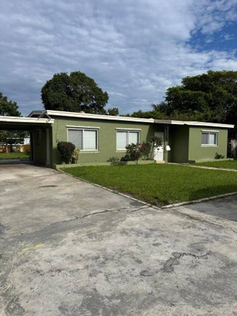 House for rent at 2202 NE 3rd St, Boynton Beach, FL 33435