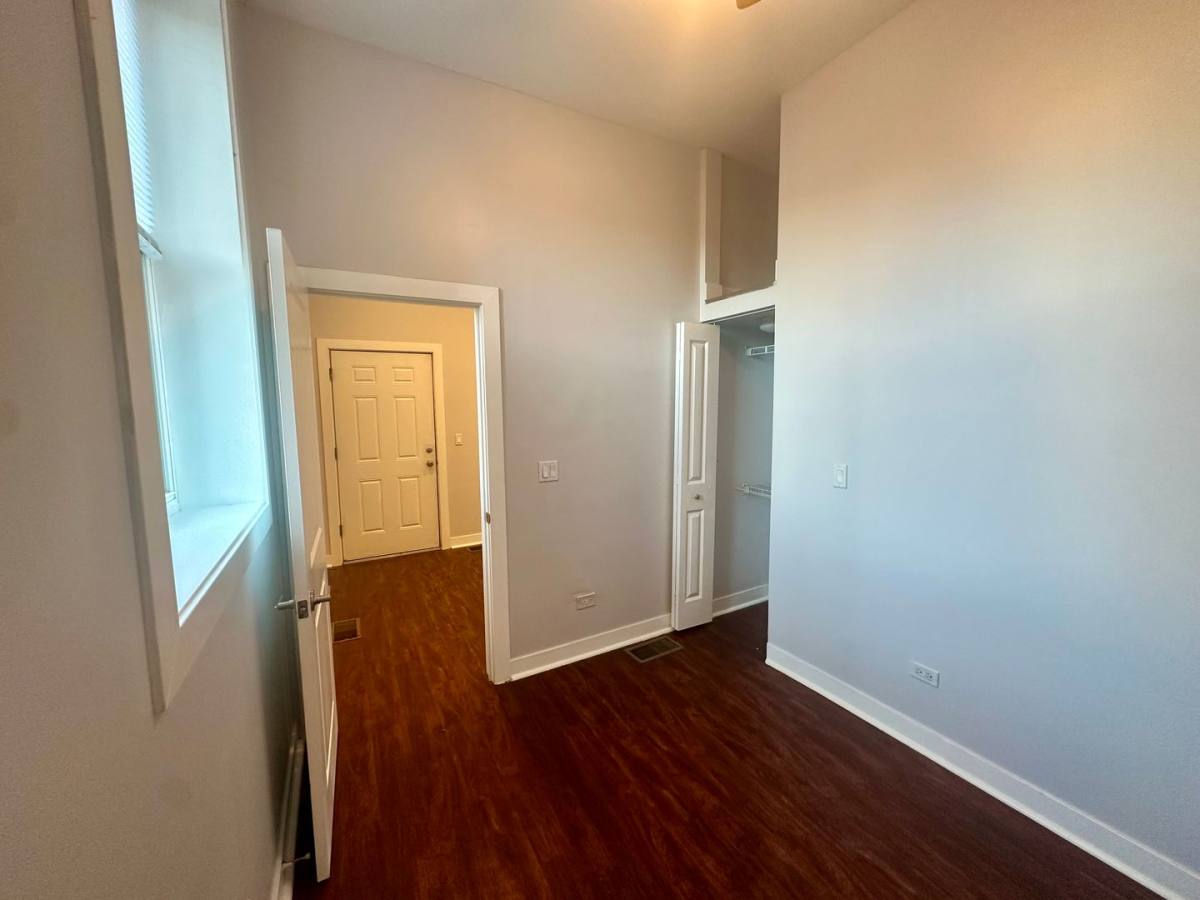 Apartment for rent at 2944 W Montrose Ave, Chicago, IL 60618
