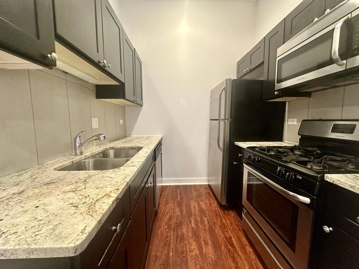Apartment for rent at 2944 W Montrose Ave, Chicago, IL 60618