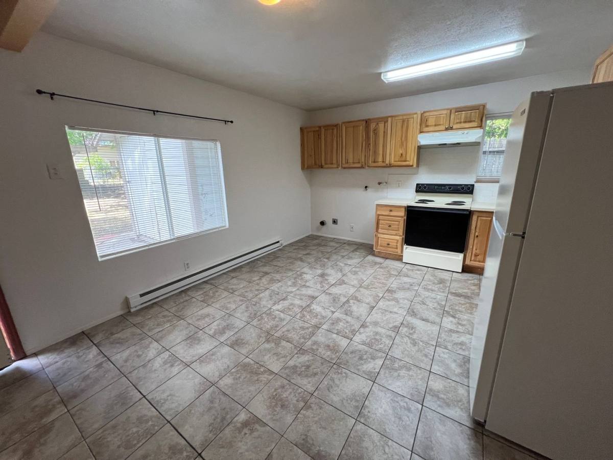 Apartment for rent at 412 NW Manzanita Ave, Grants Pass, OR 97526