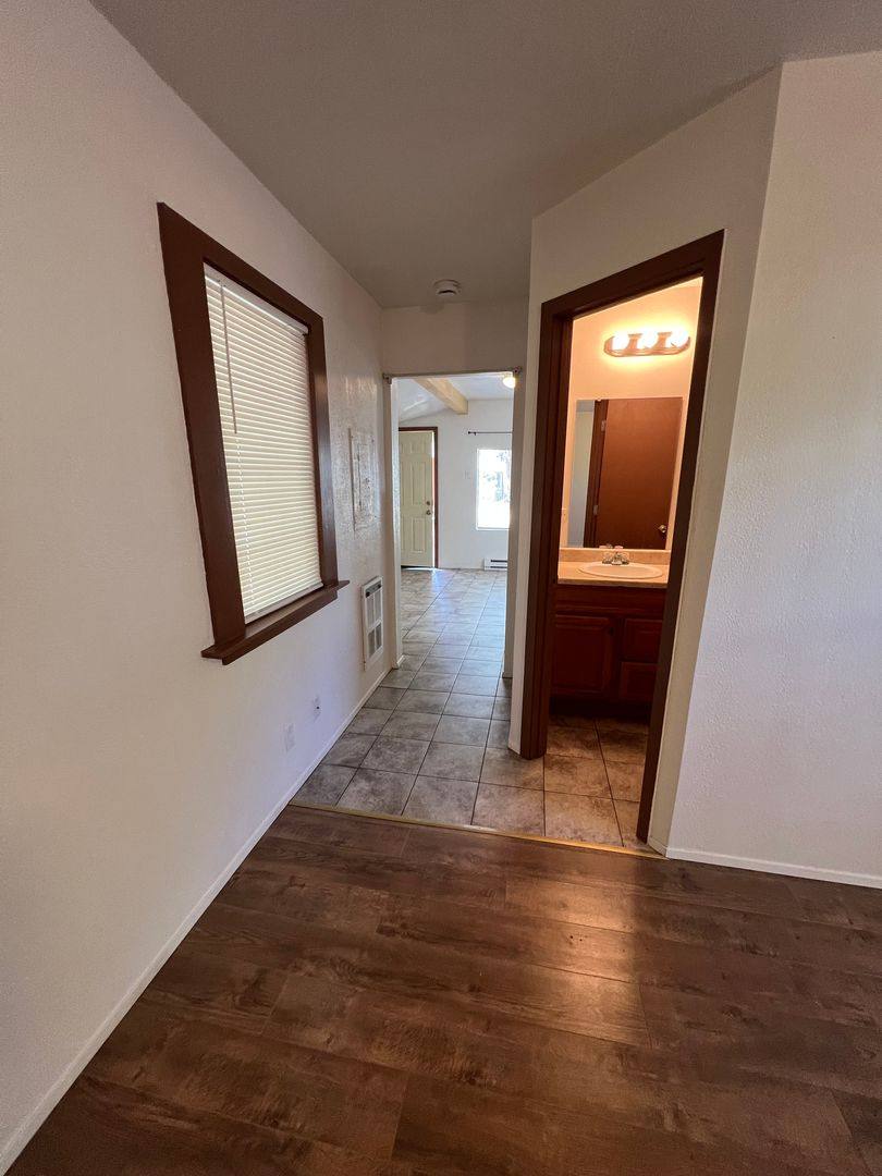 Apartment for rent at 412 NW Manzanita Ave, Grants Pass, OR 97526