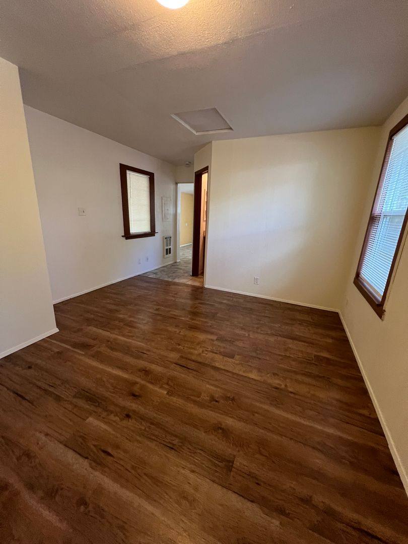 Apartment for rent at 412 NW Manzanita Ave, Grants Pass, OR 97526