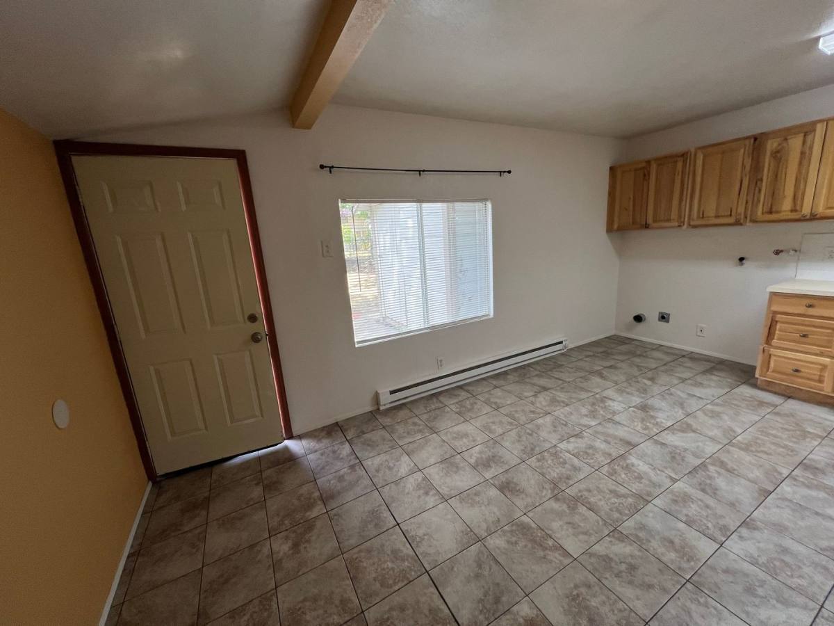 Apartment for rent at 412 NW Manzanita Ave, Grants Pass, OR 97526