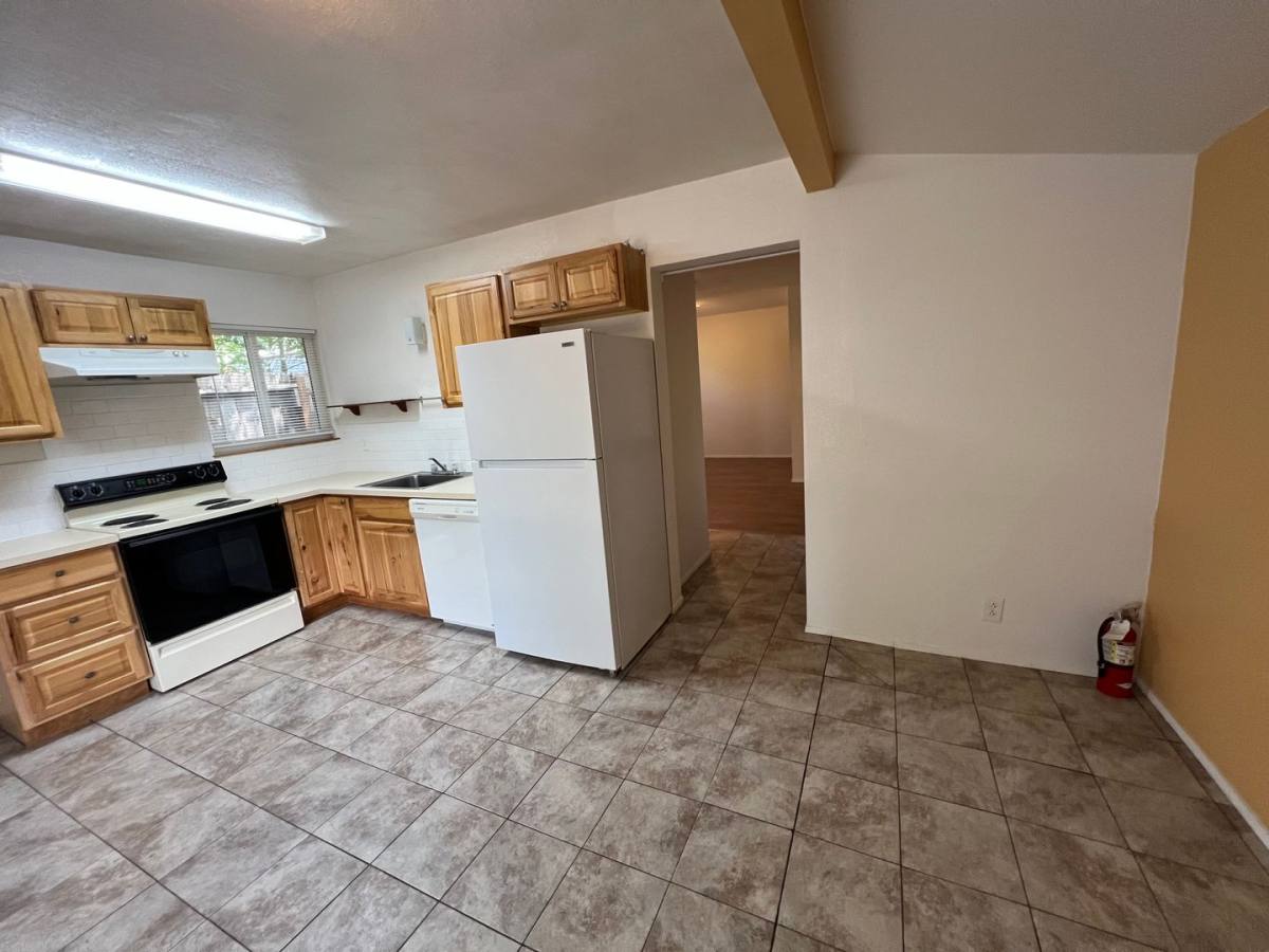 Apartment for rent at 412 NW Manzanita Ave, Grants Pass, OR 97526