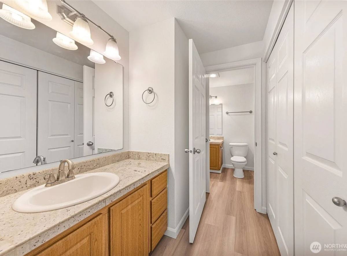 Apartment for rent at 10026 NE 127th Place, Kirkland, WA 98034