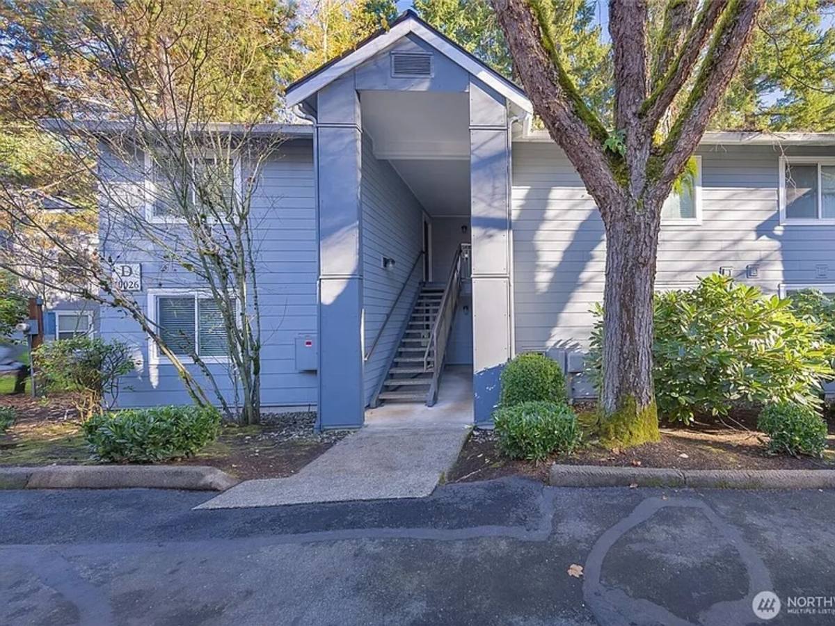 Apartment for rent at 10026 NE 127th Place, Kirkland, WA 98034