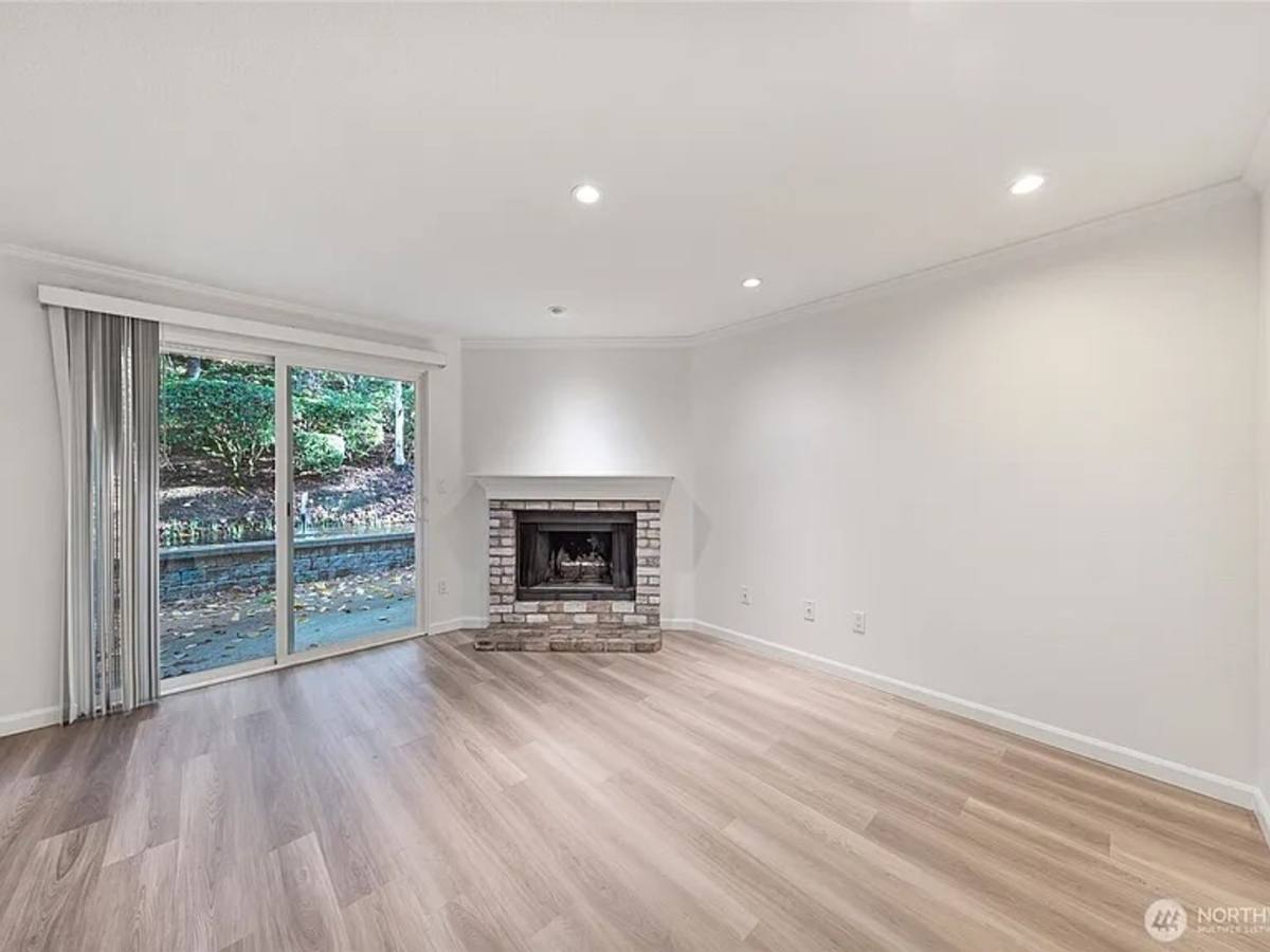 Apartment for rent at 10026 NE 127th Place, Kirkland, WA 98034
