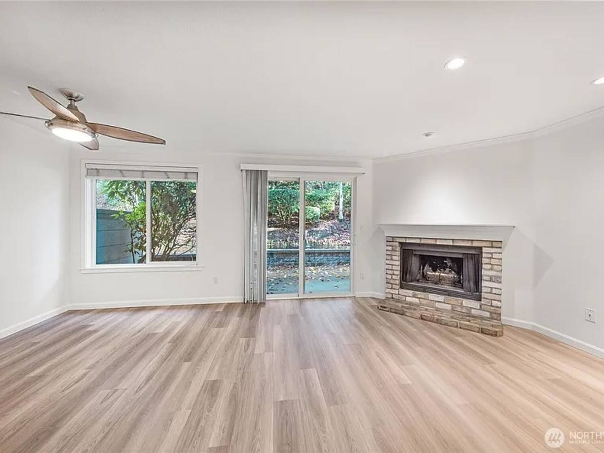 Apartment for rent at 10026 NE 127th Place, Kirkland, WA 98034