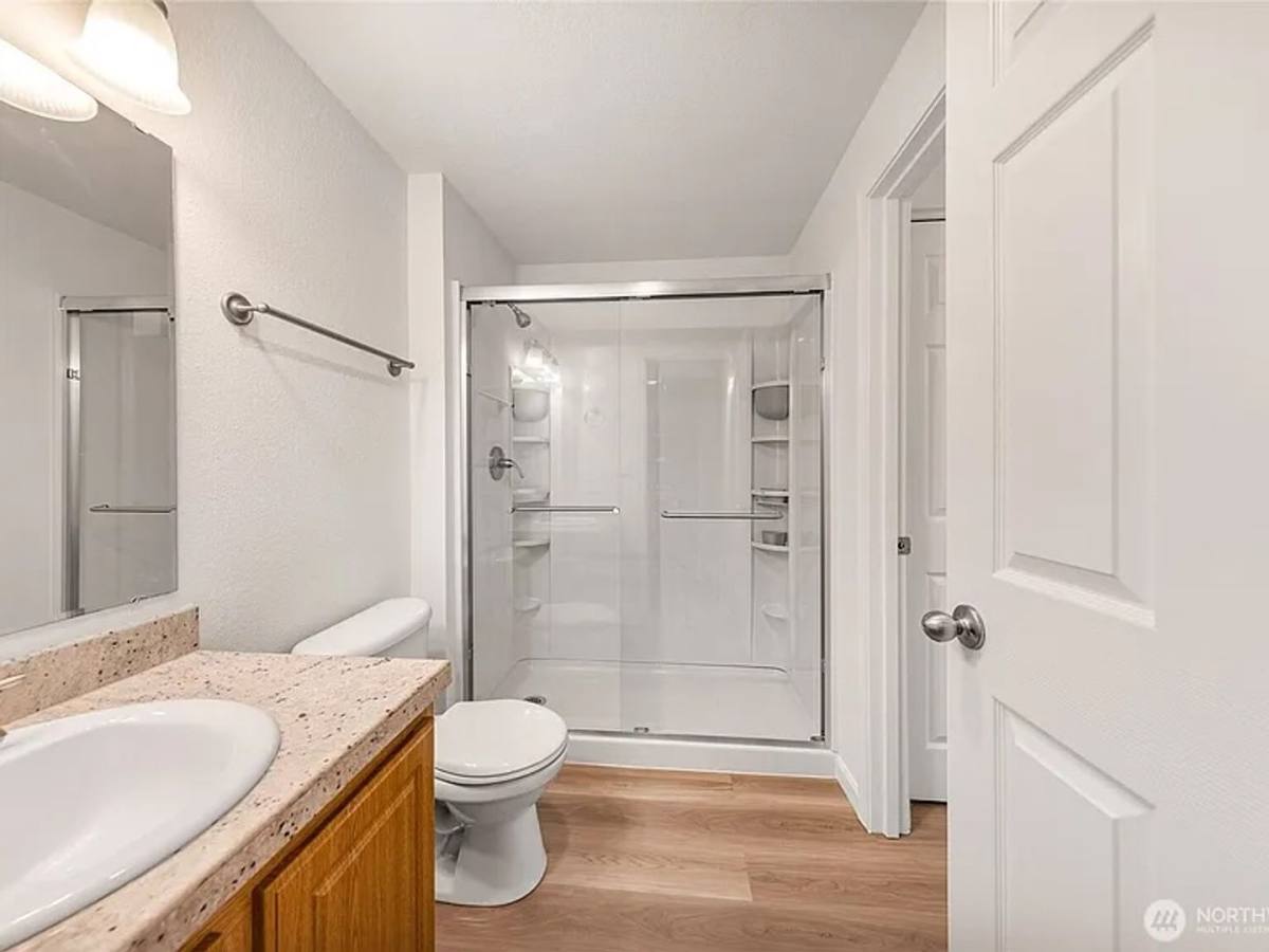 Apartment for rent at 10026 NE 127th Place, Kirkland, WA 98034